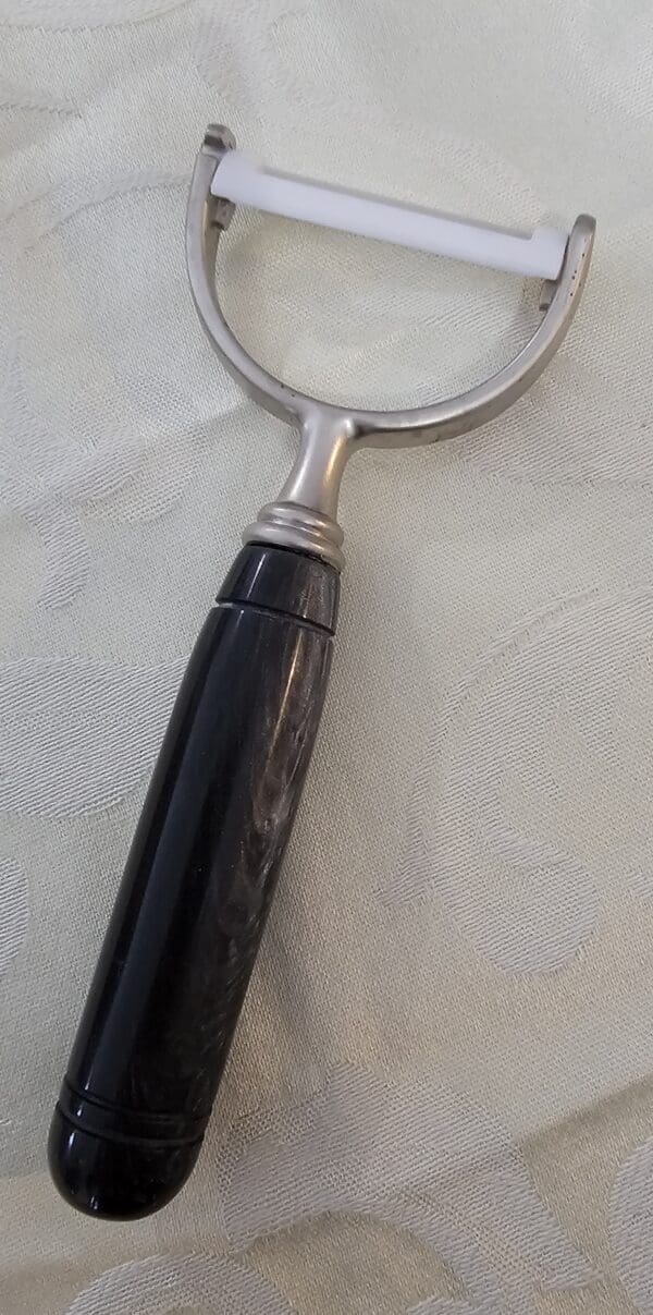 Elegant Designer Kitchen Peeler